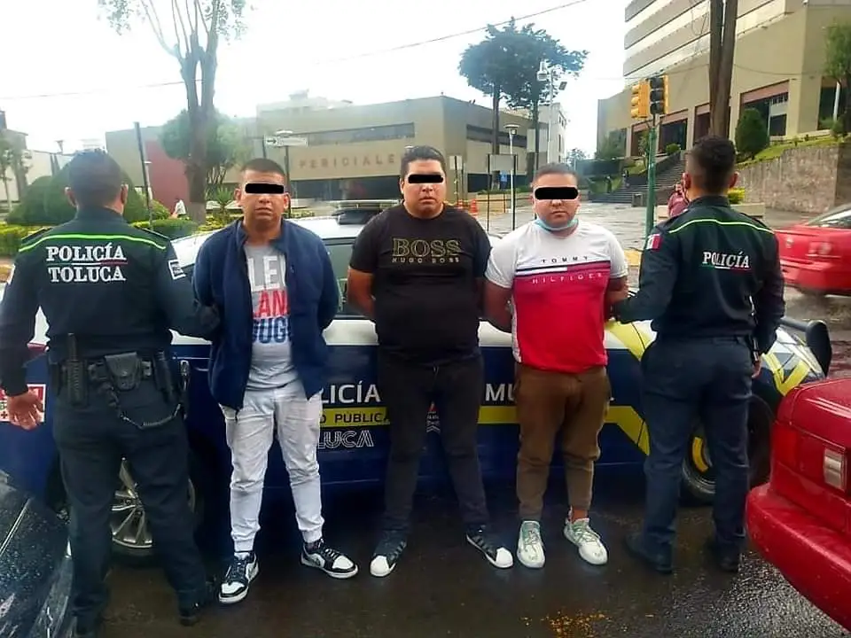Capturan a ladrones de autopartes en Toluca