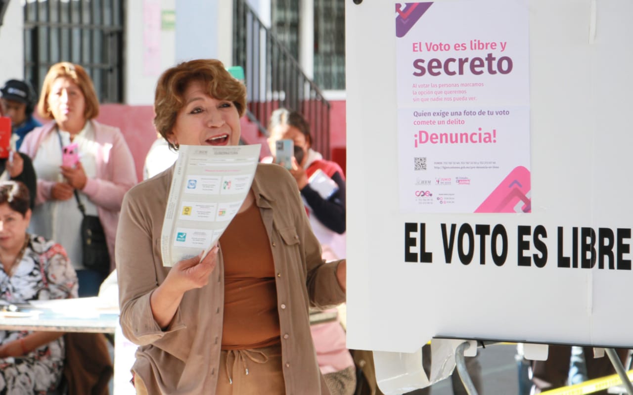 Emite su voto Delfina Gómez