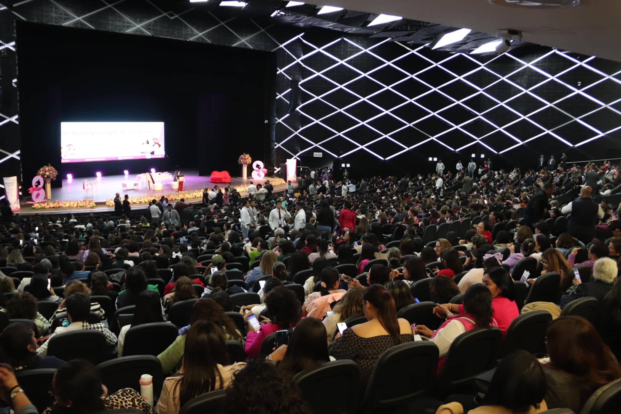 La Sección 17 del SNTE Conmemora el Día Internacional de la Mujer con Sensibilidad y Humor