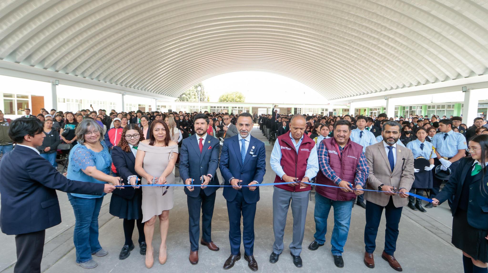 Entrega de Arcotecho y Tablets en CBT de Metepec
