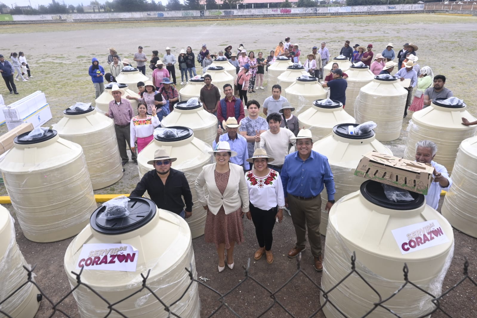 Apoyos sociales benefician a familias de Ixtlahuaca