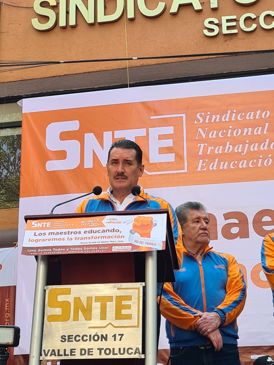 Sección 17 del SNTE: Unidad y Lucha en el Día del Trabajo