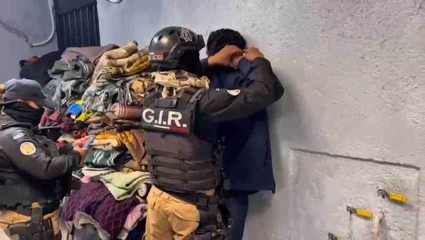 Detienen a grupo de extorsionadores de taxistas en Metepec