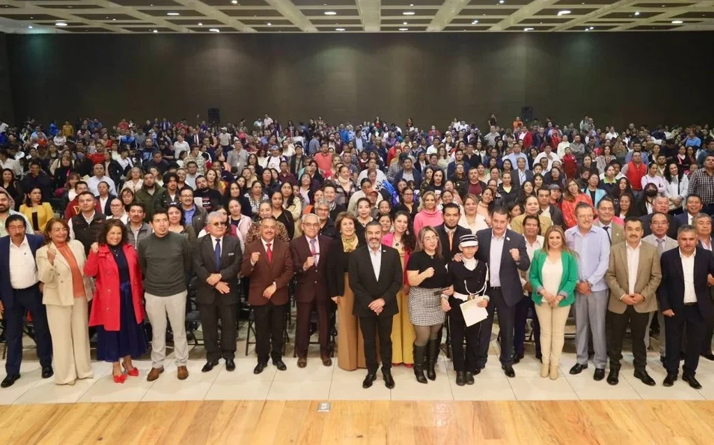 SNTE Sección 17 entrega más de 2 mil becas a hijos de docentes