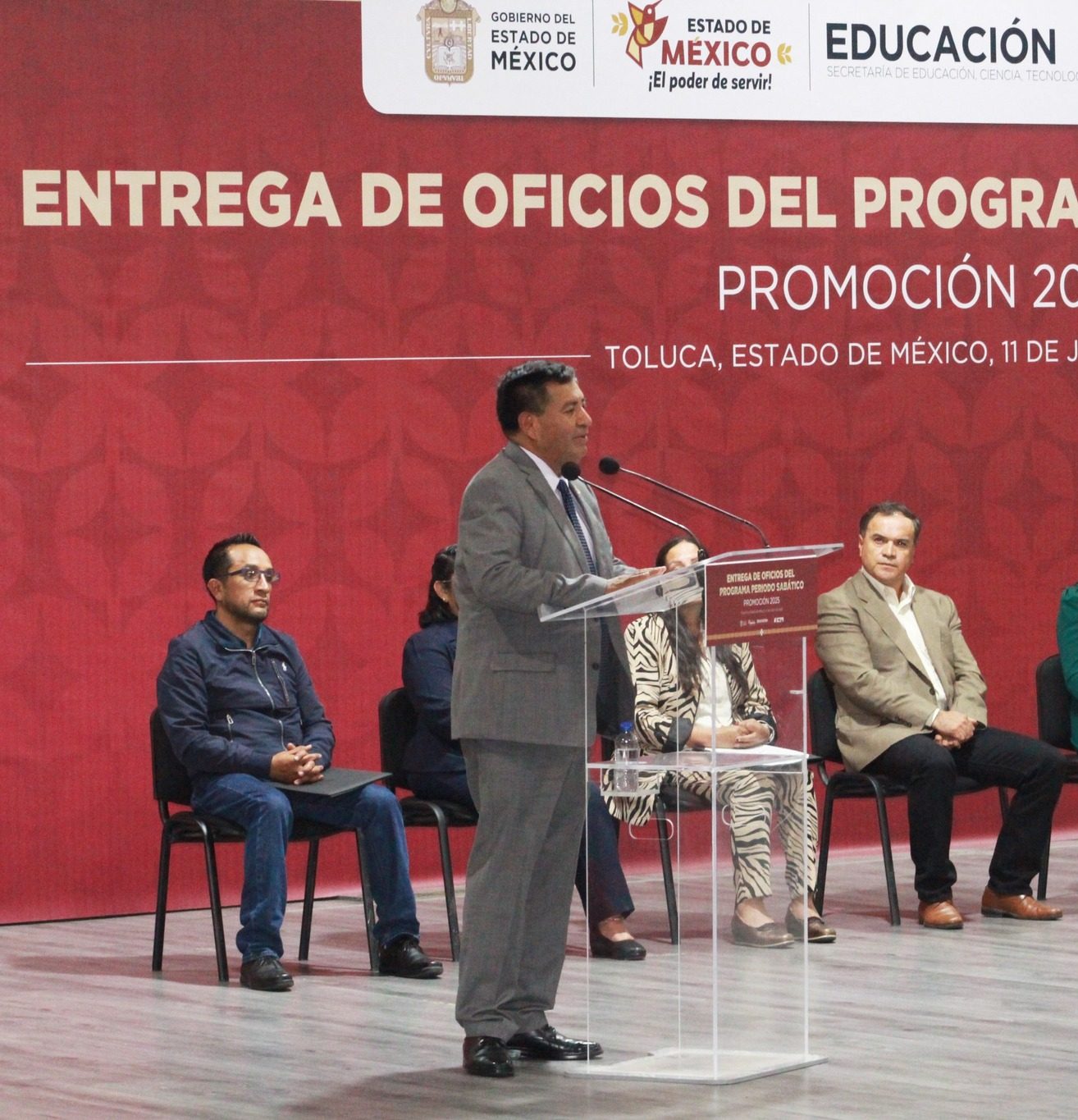 SMSEM entrega 310 oficios para períodos sabáticos