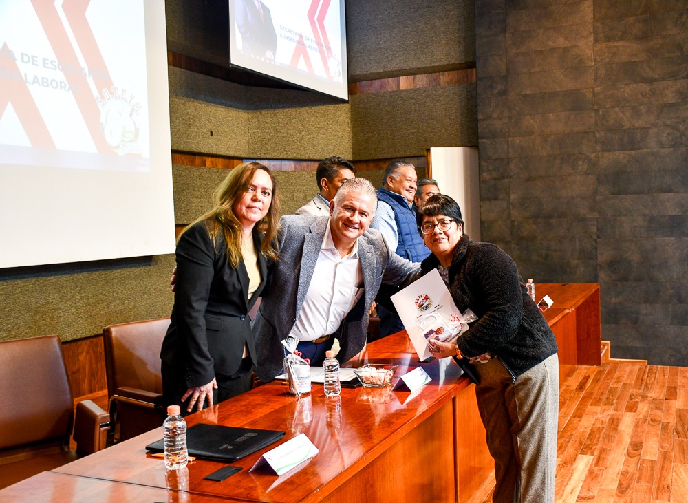 Suteym entrega oficios de recategorización