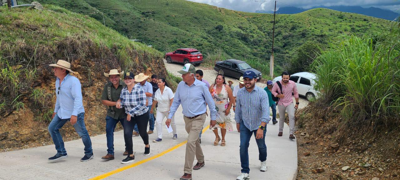 Avances en infraestructura vial en Tejupilco