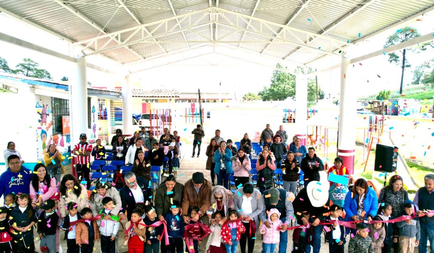 Alcalde entrega nueva techumbre en preescolar de Morelos, Estado de México