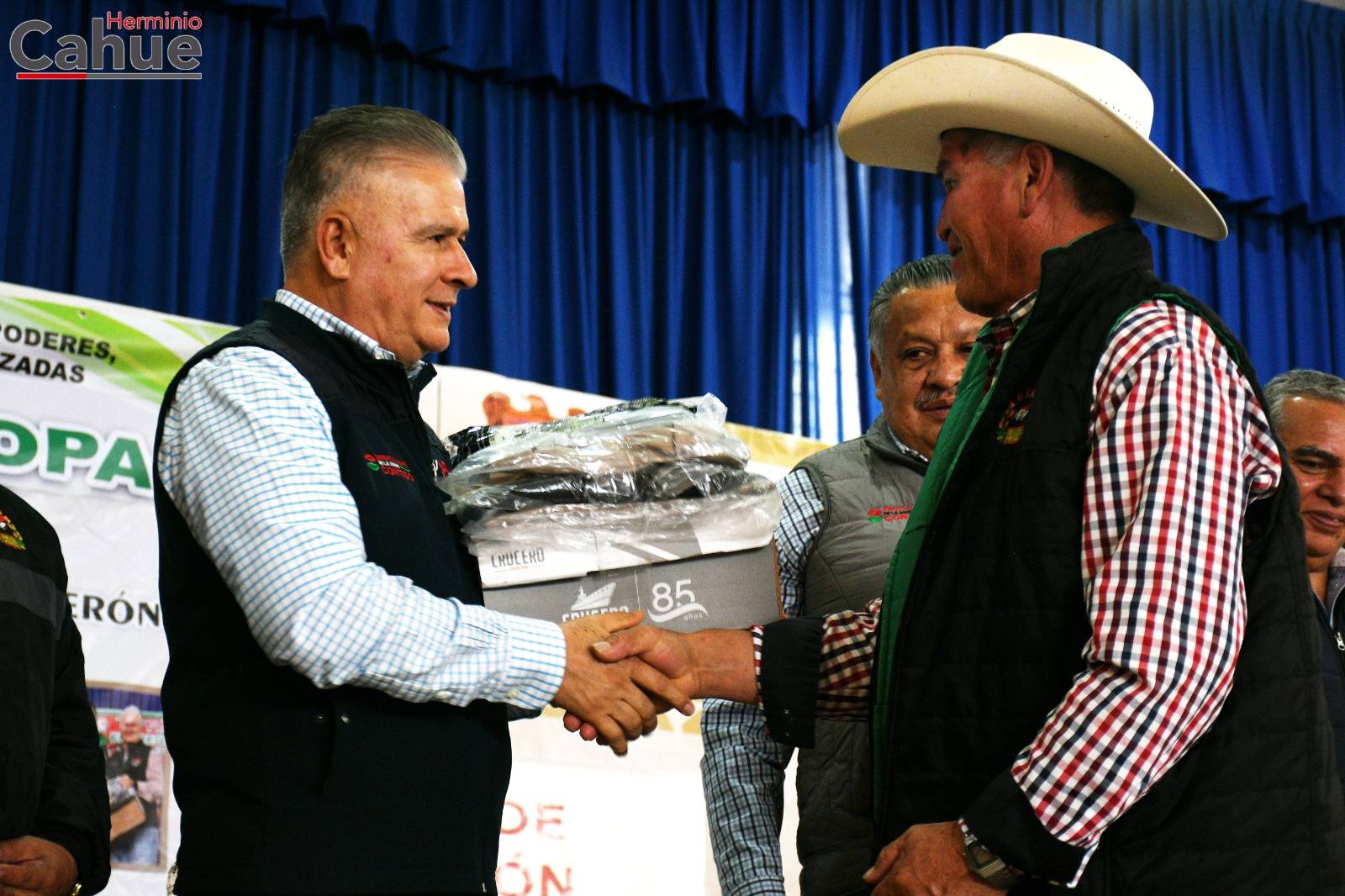 SUTEYM entrega equipos a delegaciones