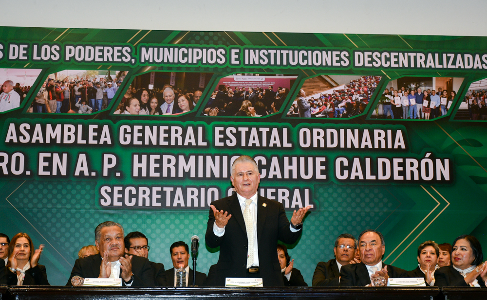 Herminio Cahue Calderón presenta Segundo Informe de Labores del Suteym