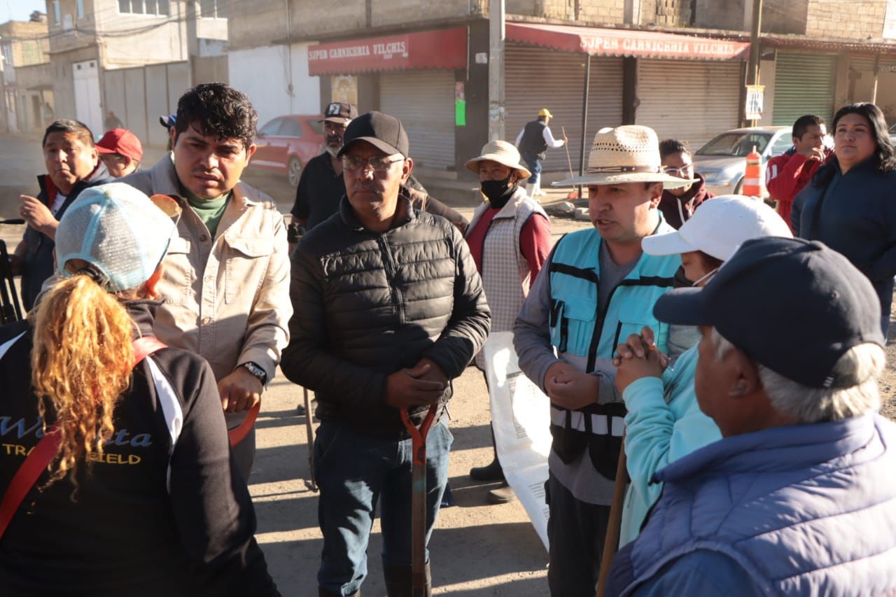 Realizan jornada de limpieza en colonia afectada por lluvias en Lerma