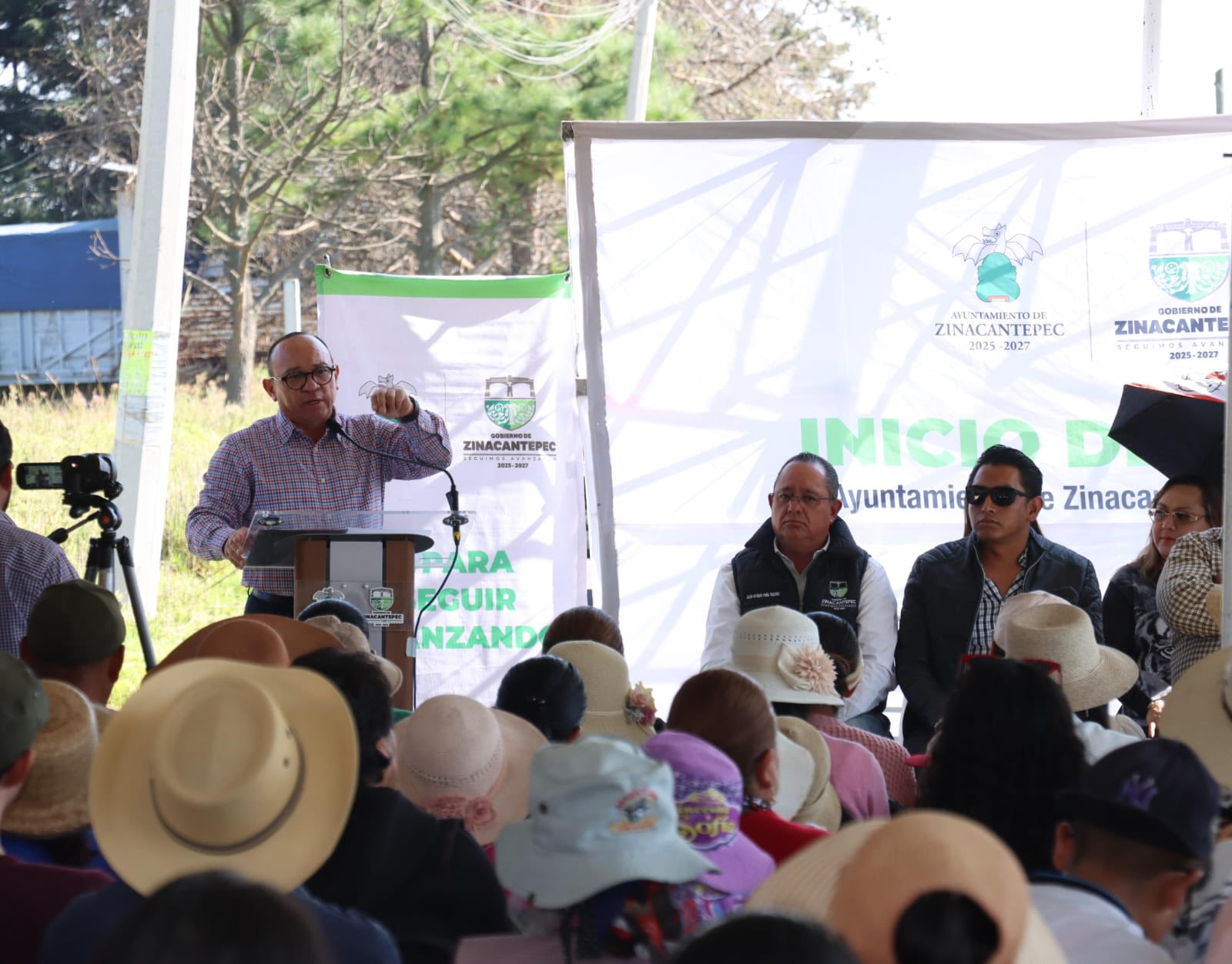 Inicia pavimentación en ejido de Zinacantepec