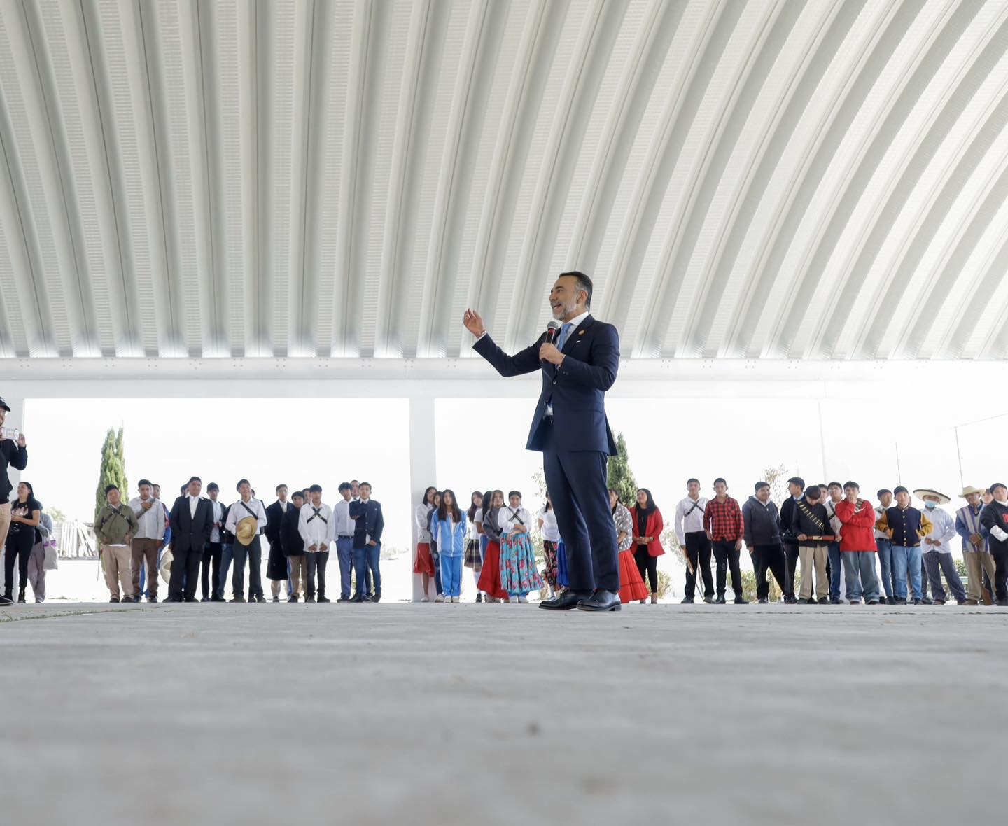 Entregan nuevo arcotecho en escuela de Metepec