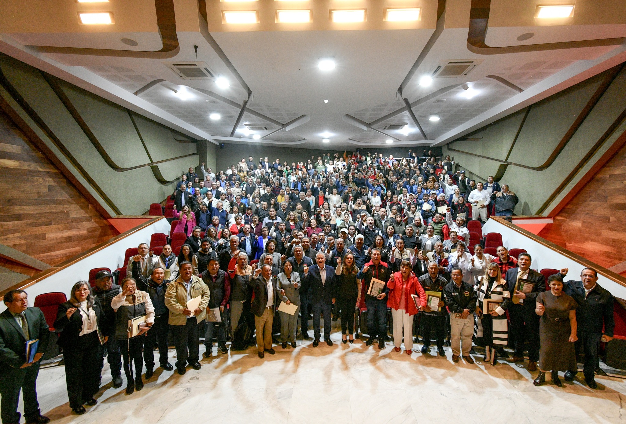 Reconocen trayectoria de más de tres décadas en el Suteym