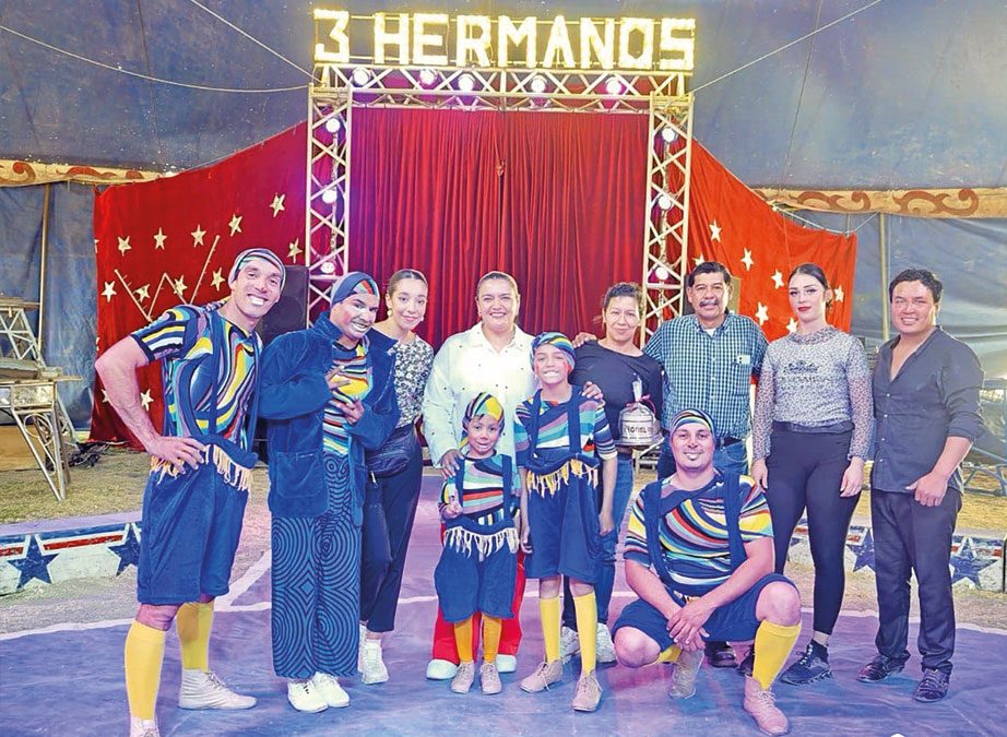 Familias del municipio de Morelos disfrutan función de circo gratuita