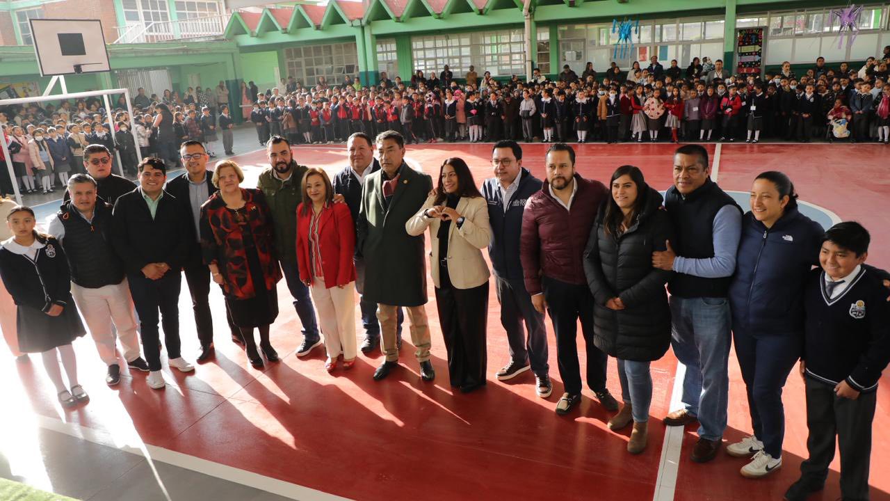 Entregan rehabilitación de primaria Anselmo Camacho en Lerma