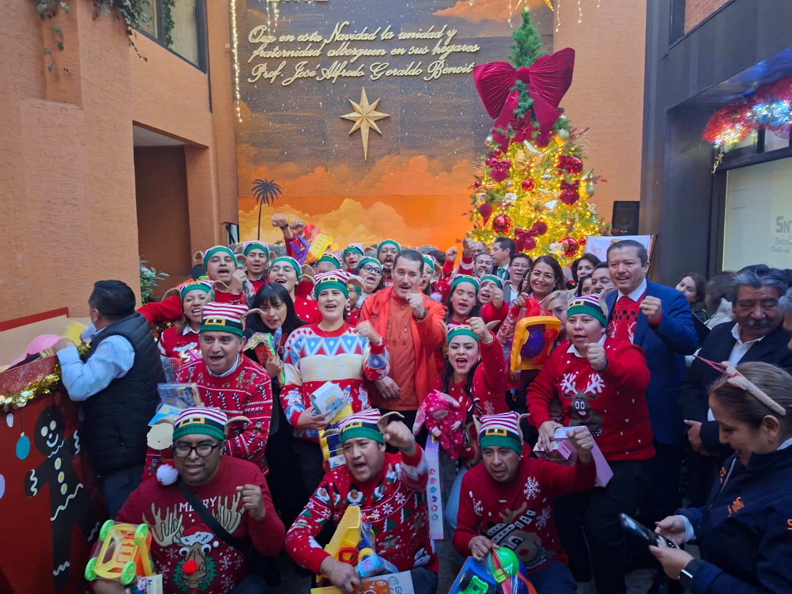 Un juguete, una sonrisa: Arranca en Toluca campaña solidaria de la Sección 17 del SNTE