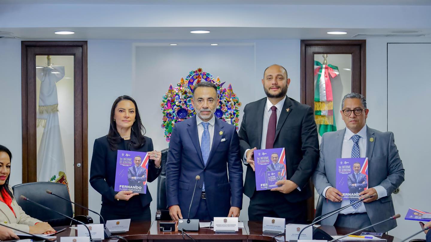 Fernando Flores entrega su Primer Informe al Cabildo de Metepec