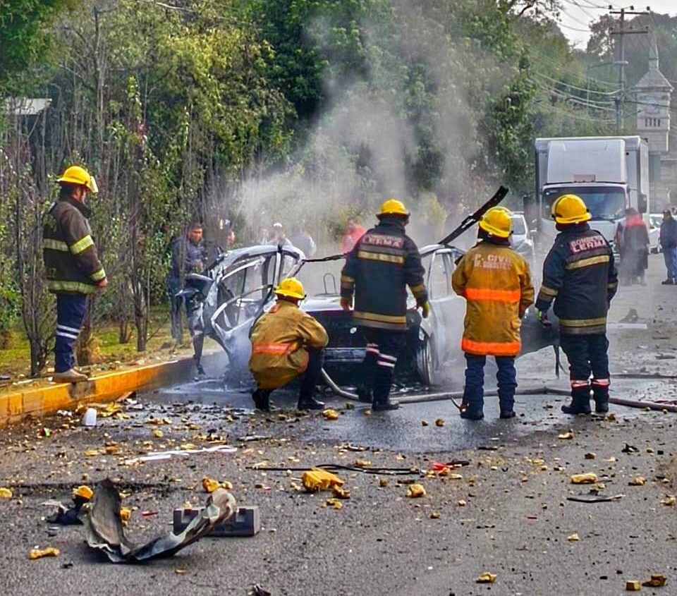 Explosión de taxi en Lerma moviliza a cuerpos de rescate; alcalde expresa solidaridad