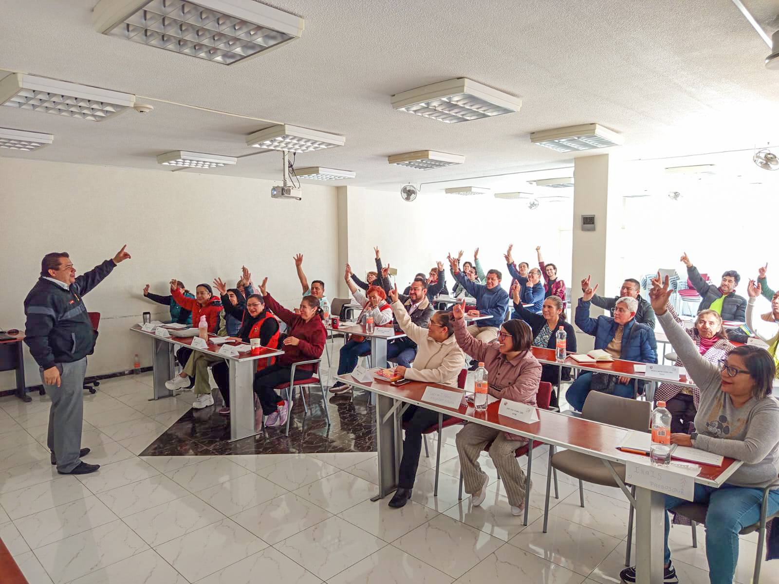 Suteym impulsa seminario de capacitación