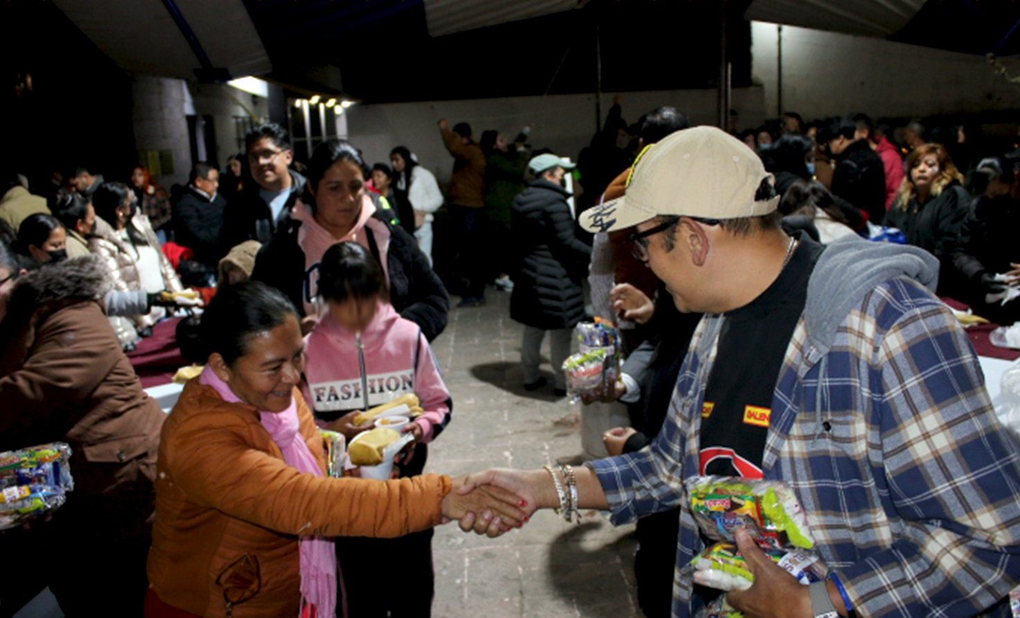 Alcalde Édgar Plaza encabeza primera posada en Morelos, Edomex
