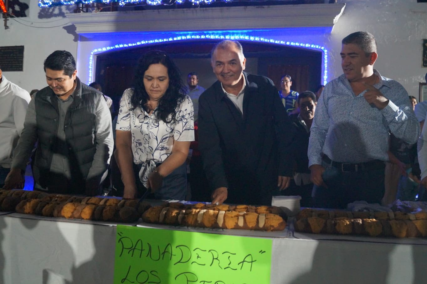 Tradicional partida de Rosca de Reyes en Tejupilco