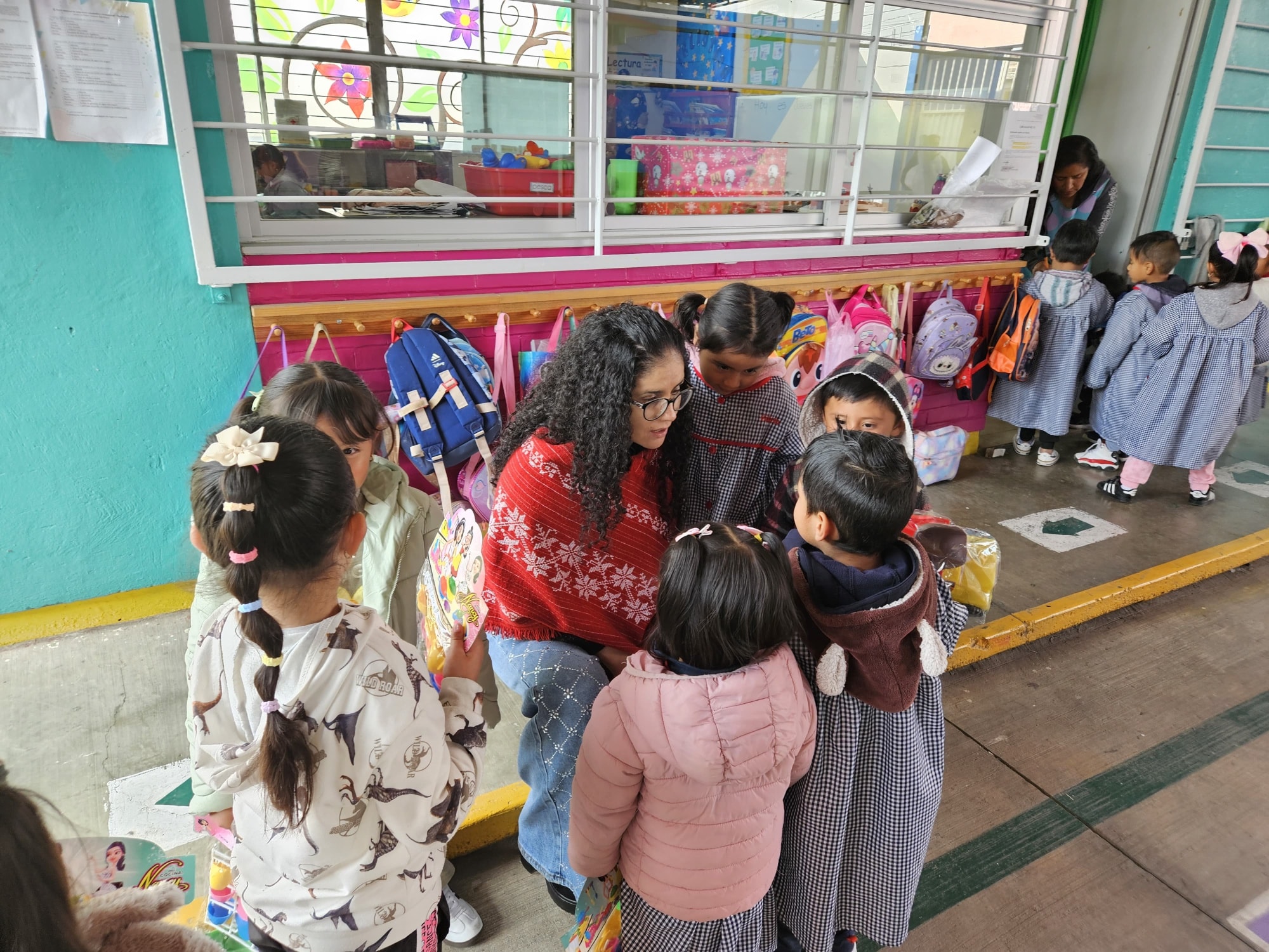 Caravana de Día de Reyes recorre escuelas de Otzolotepec