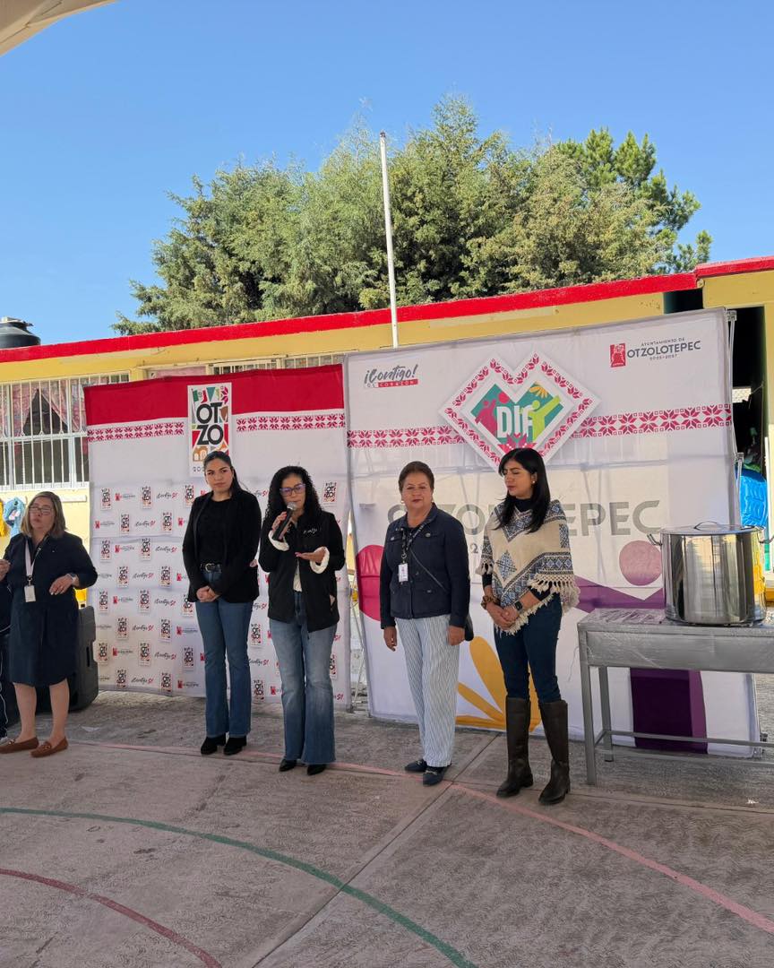 Entrega de equipamiento en cocina escolar de Otzolotepec