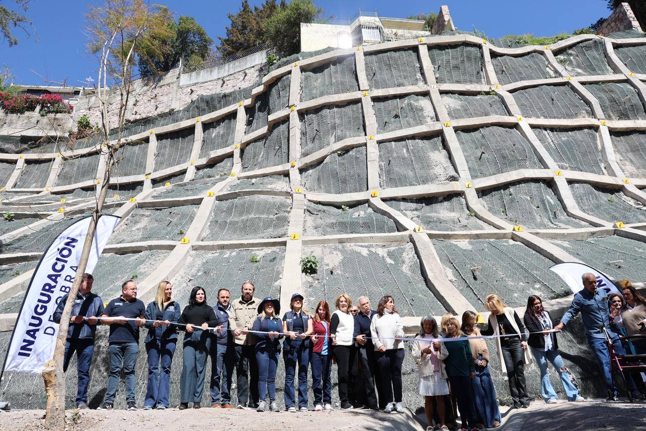 Huixquilucan entrega estabilización de talud en Parques de la Herradura