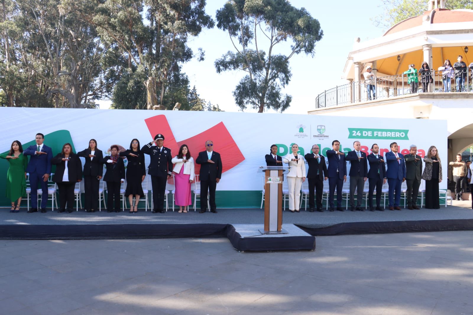 Zinacantepec conmemora el Día de la Bandera