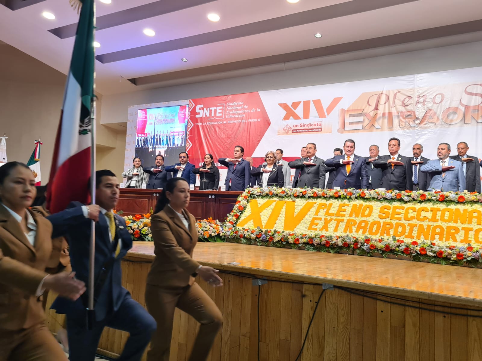 Sección 17 del SNTE refrenda su compromiso con el magisterio en pleno extraordinario