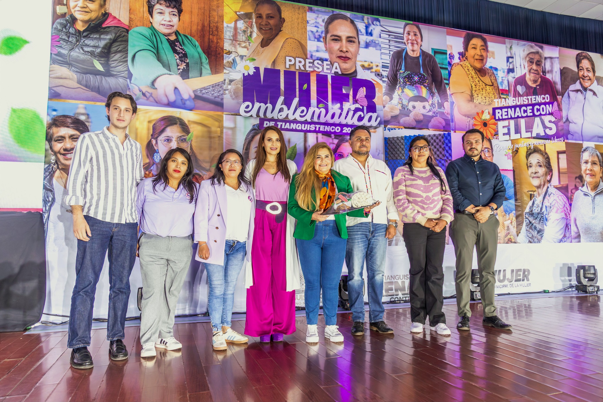 Alcaldesa de Tianguistenco entrega la Presea ‘Mujer Emblemática 2026’