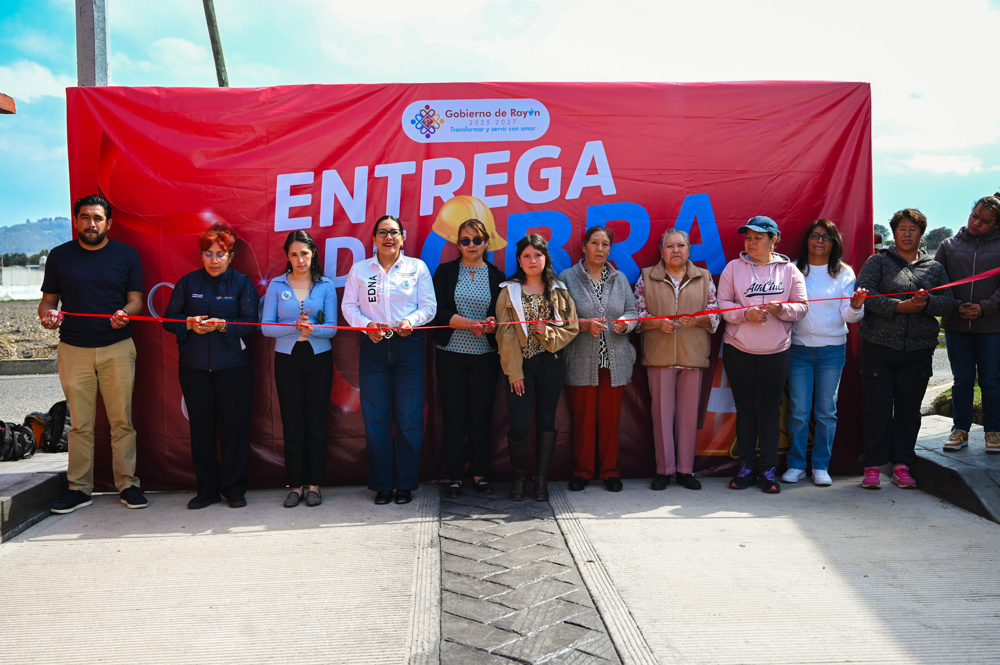 Entregan rehabilitación de calle en San Juan la Isla, Rayón