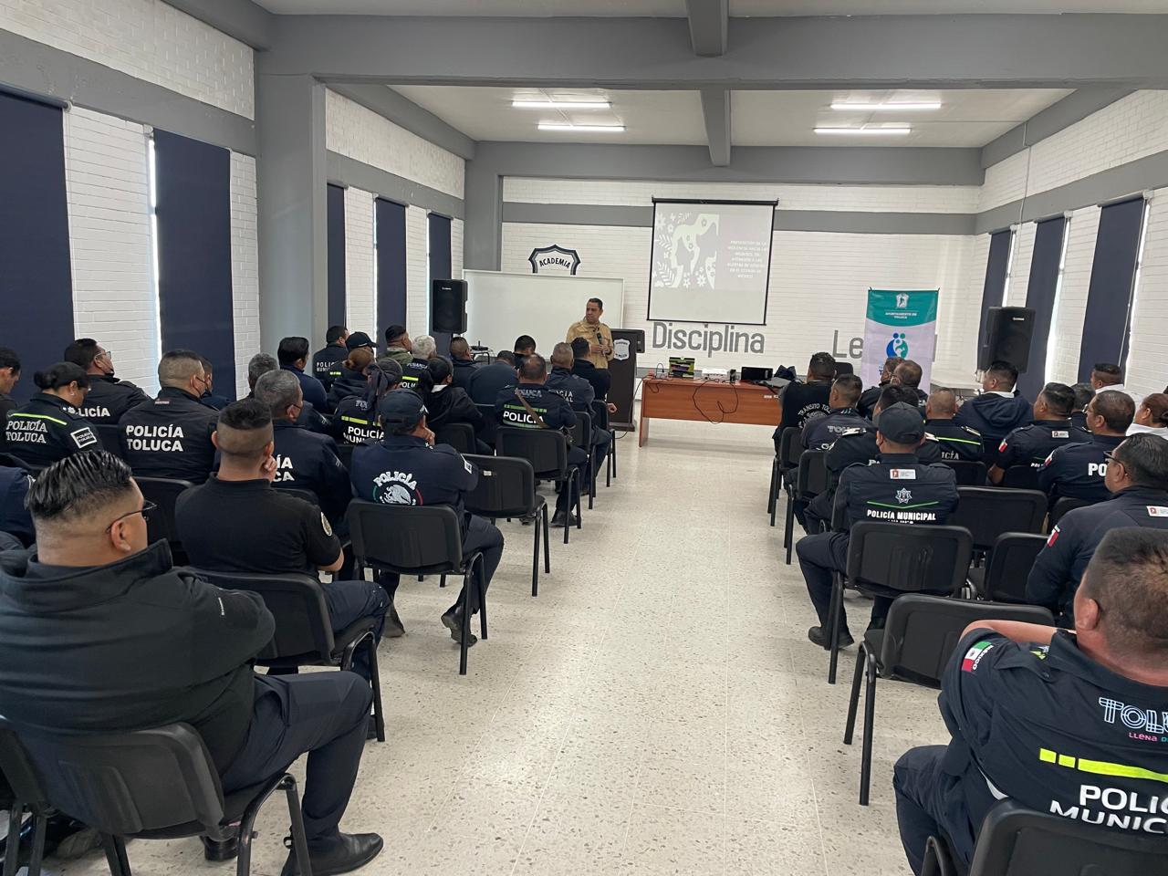 Toluca capacita a su policía previo al 8M