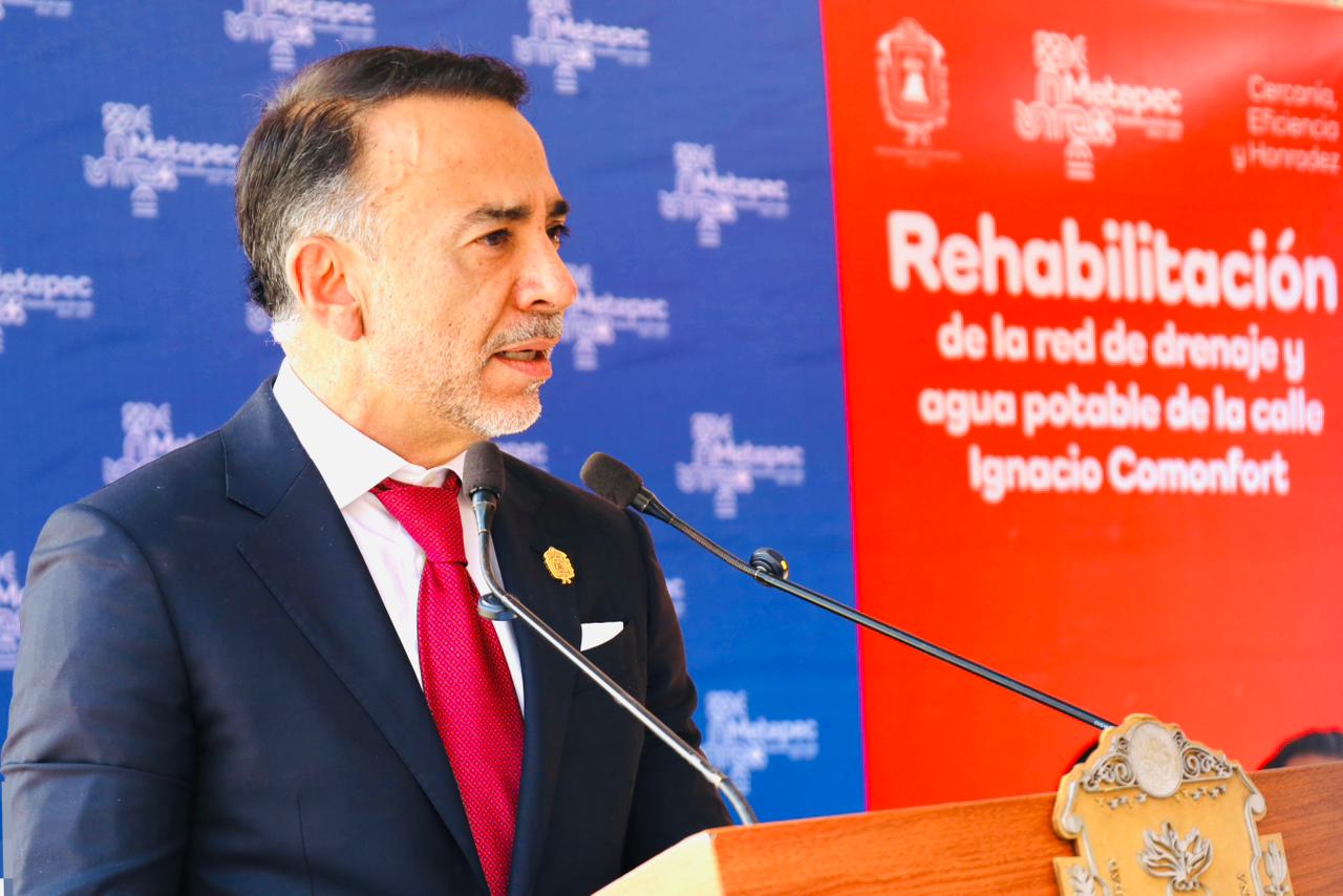 Rehabilitan calle Ignacio Comonfort en Metepec