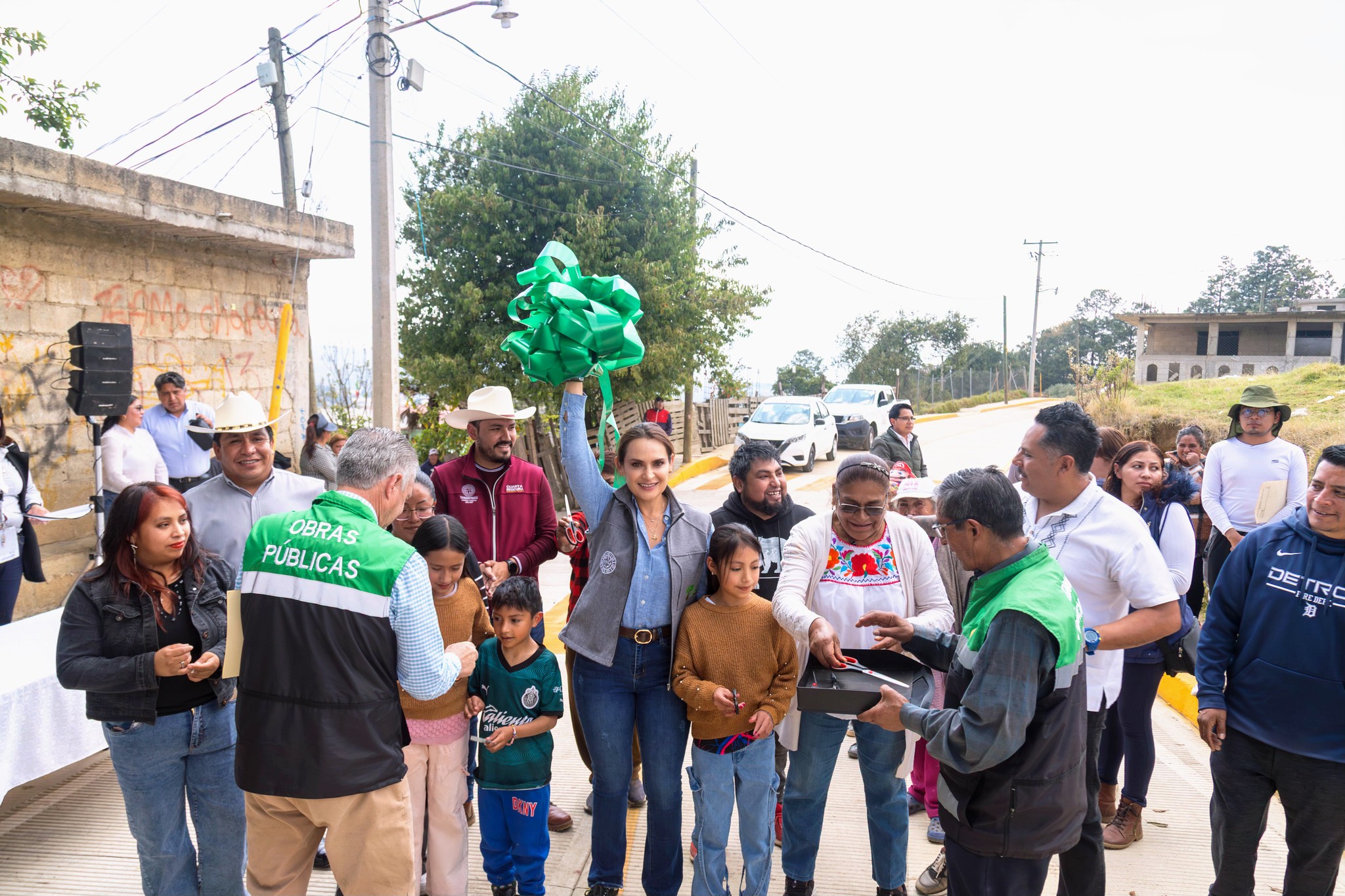 Erika Olea entrega repavimentación en Tlaminca