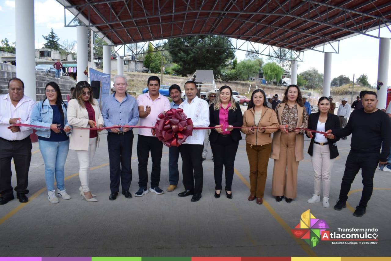 Inauguran obras de electrificación y techado deportivo en Atlacomulco