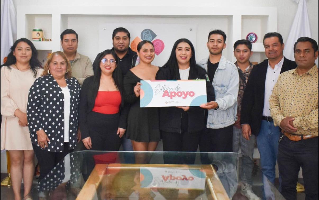 Alcaldesa de San Antonio La Isla apoya a grupo de danza para participar en Turquía