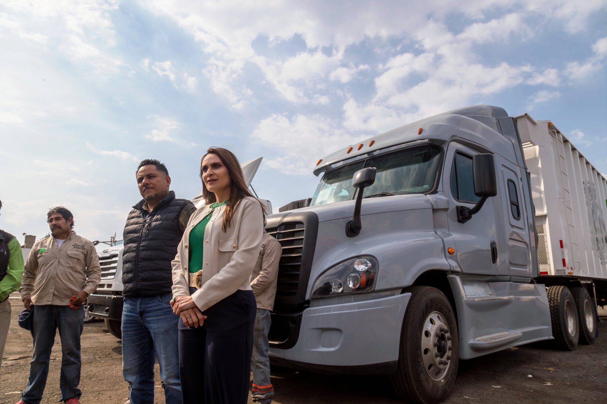 Tianguistenco suma ocho nuevos vehículos para servicios públicos