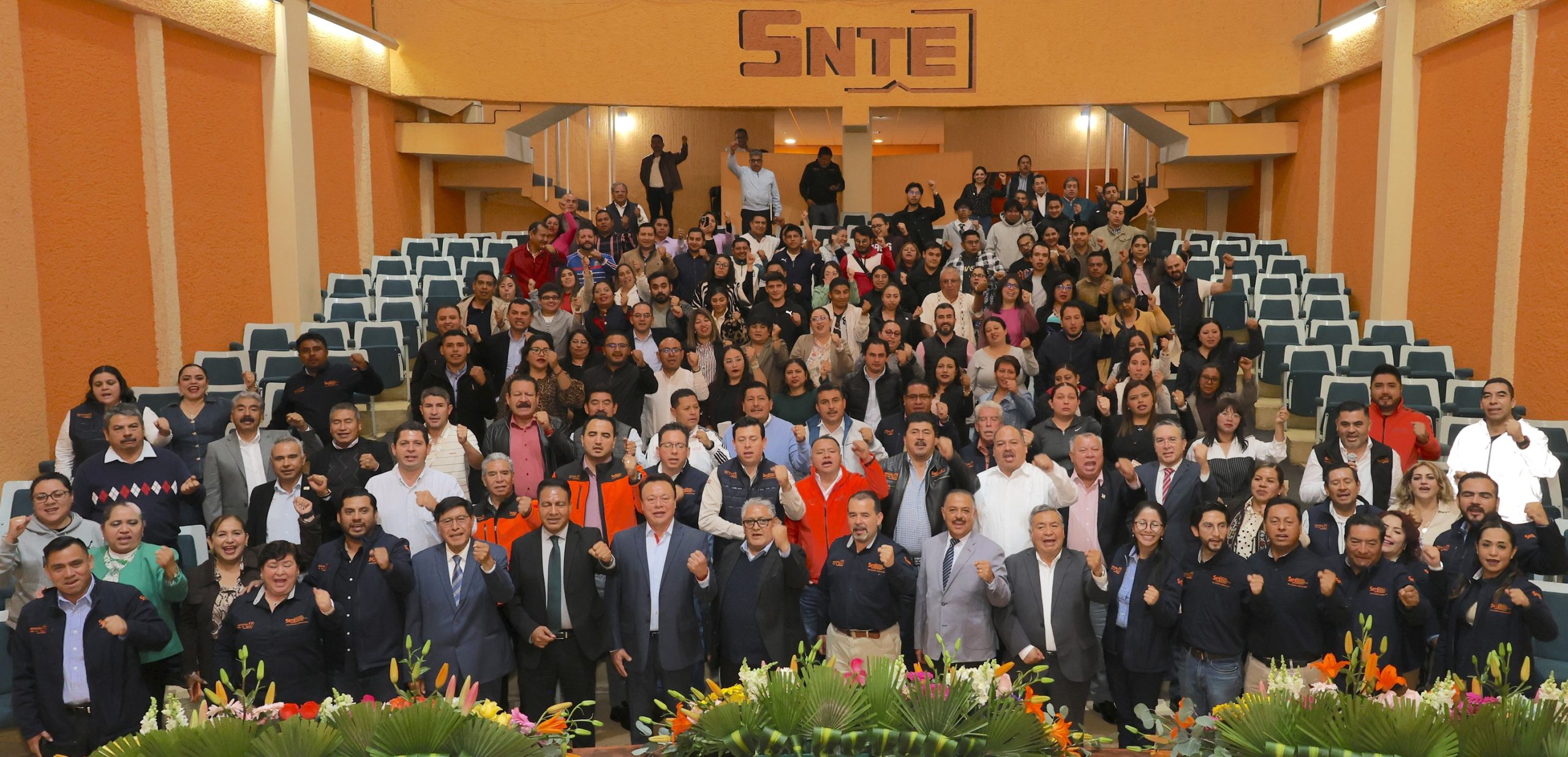 Sección 17 del SNTE entrega nombramientos a docentes