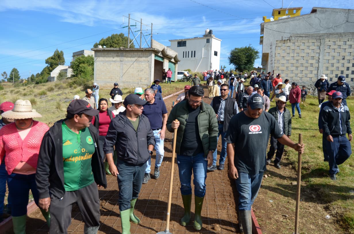 Mejoran acceso a unidad deportiva en Almoloya de Juárez