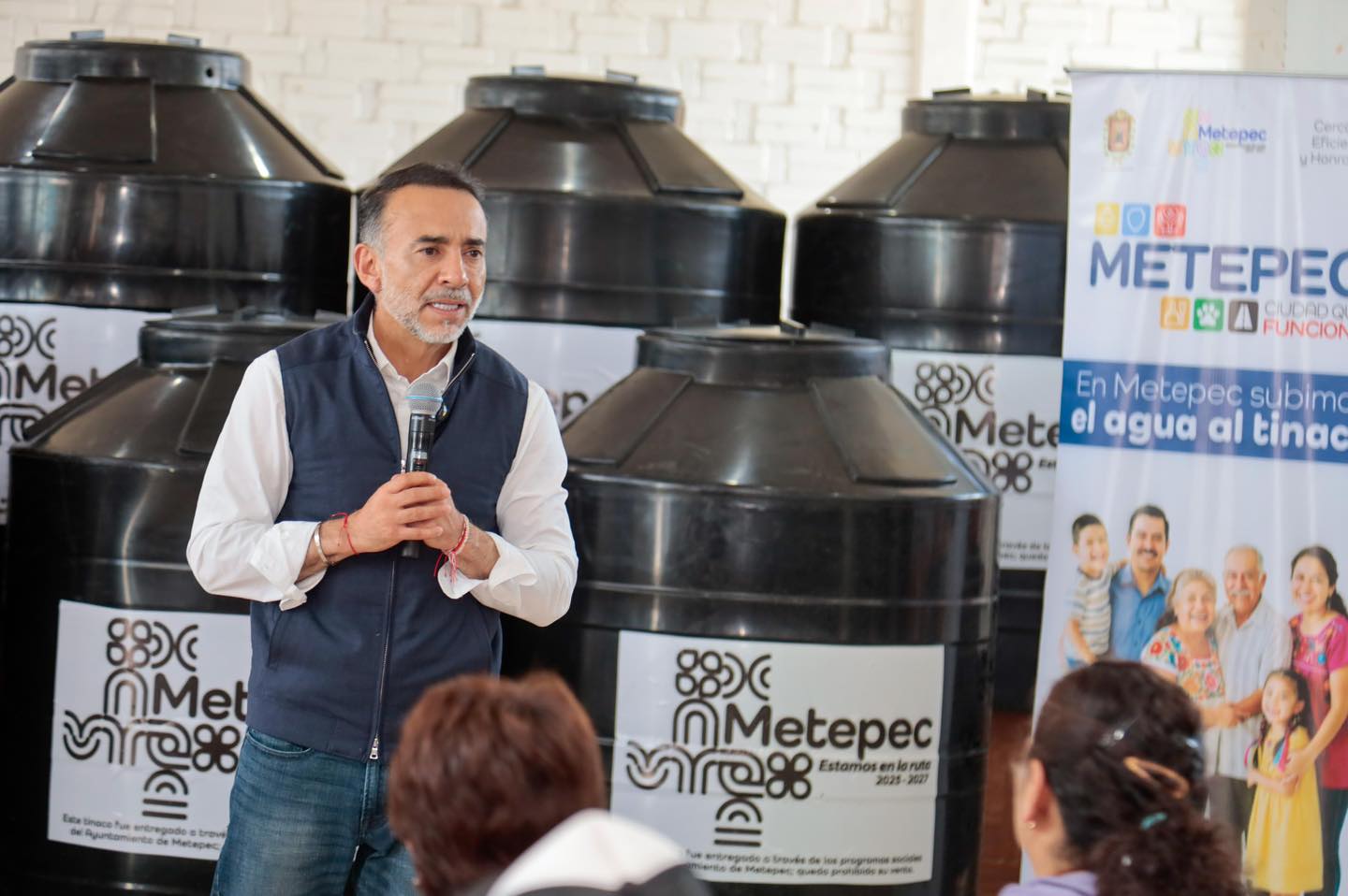 Entrega de tinacos en Metepec llega a Izcalli Cuauhtémoc V