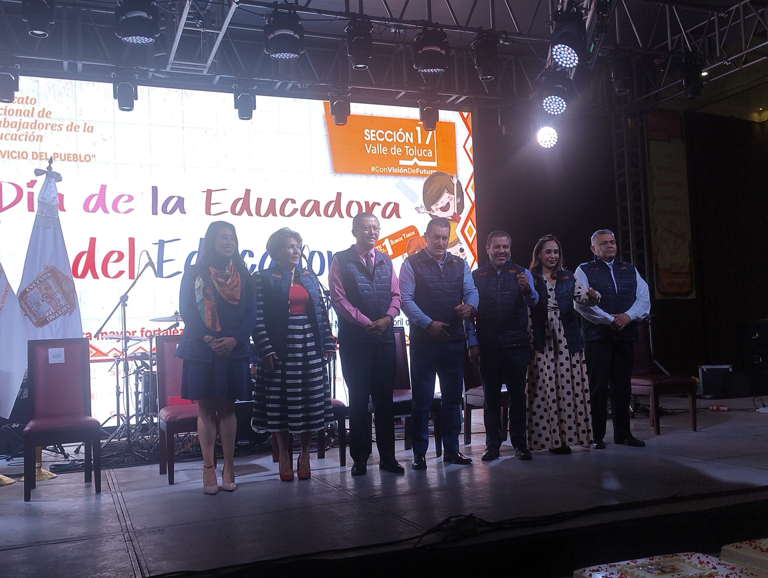 Sección 17 del SNTE exige salarios justos y pensiones dignas en el Día de la Educadora y del Educador