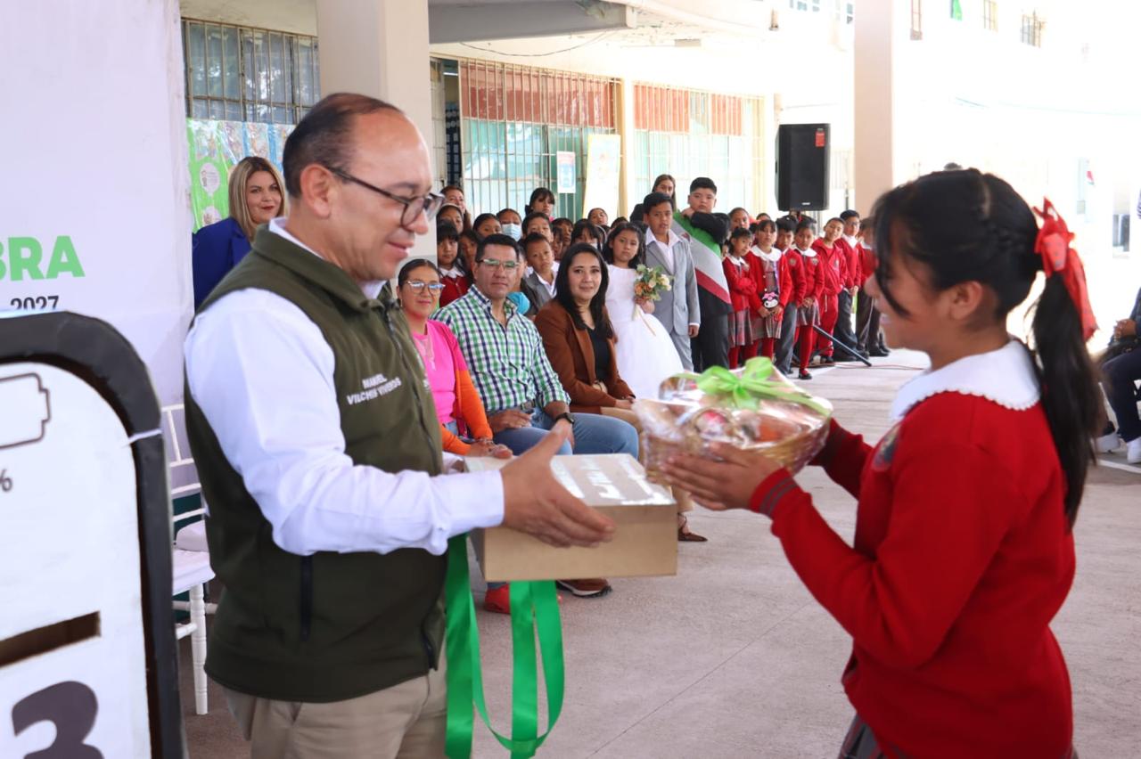 Zinacantepec mejora escuela en Tejalpa
