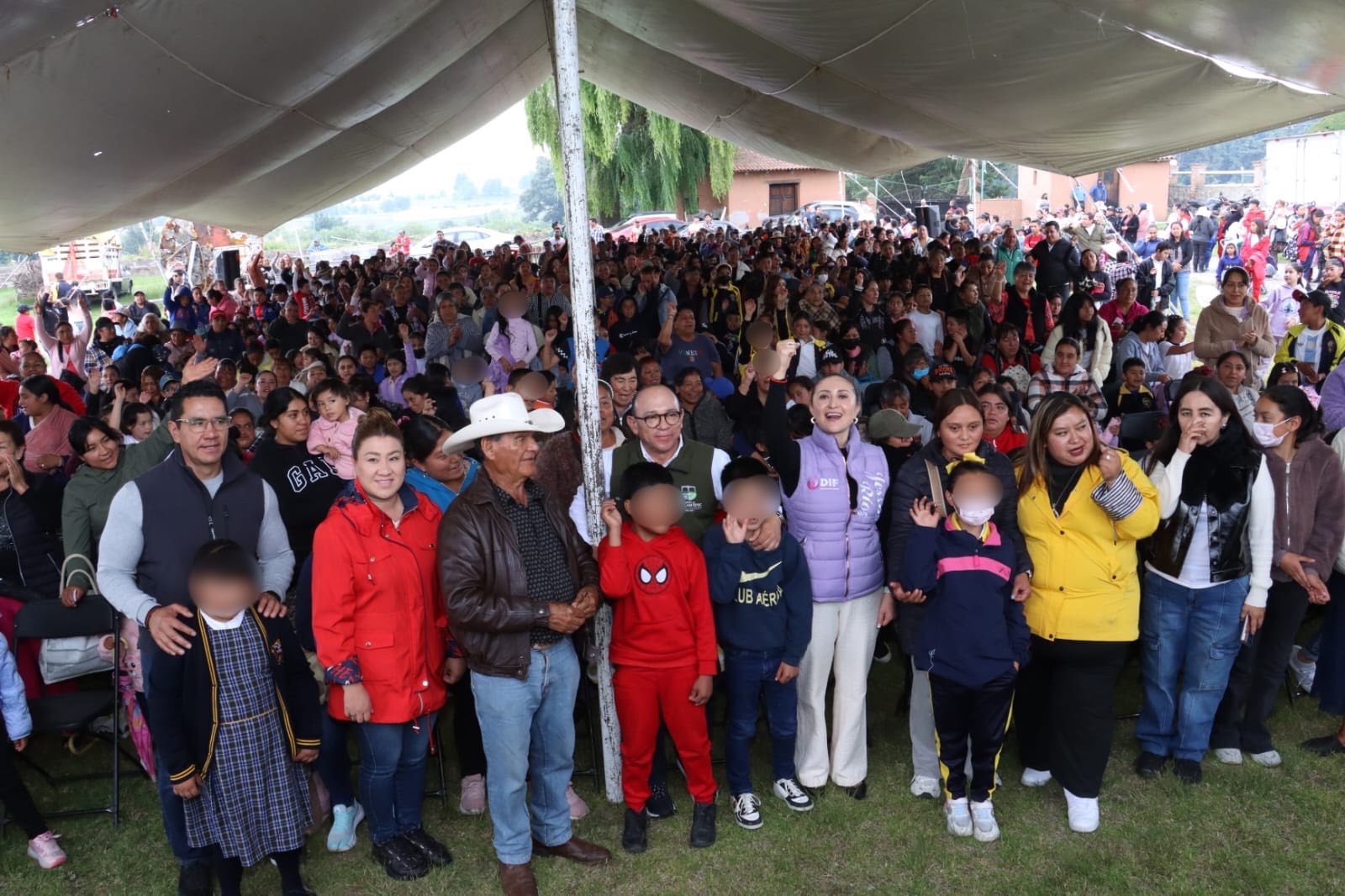Celebran a madres y niños en Zinacantepec