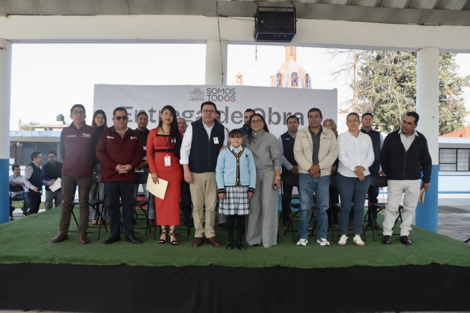 Alcalde entrega nuevos módulos sanitarios en primaria de Lerma