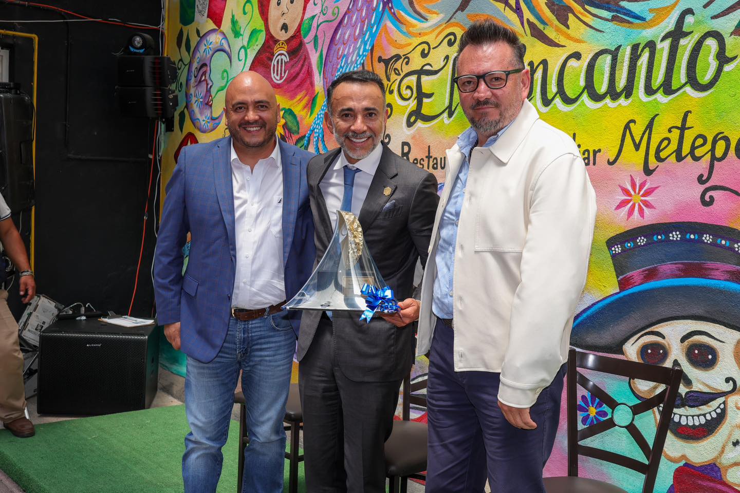 Reconocen a alcalde de Metepec por apoyo a emprendedores