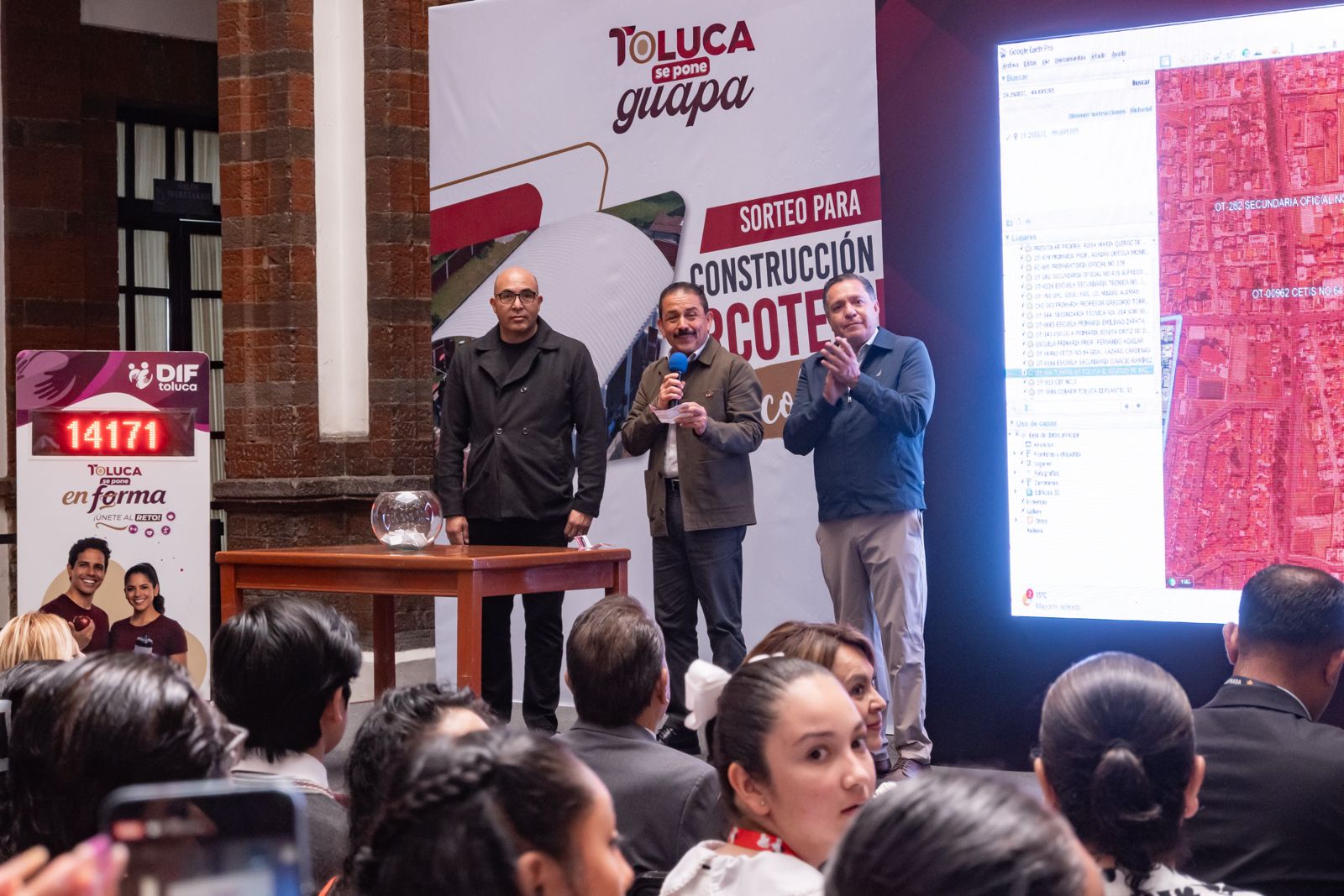 Toluca impulsa nuevas techumbres escolares
