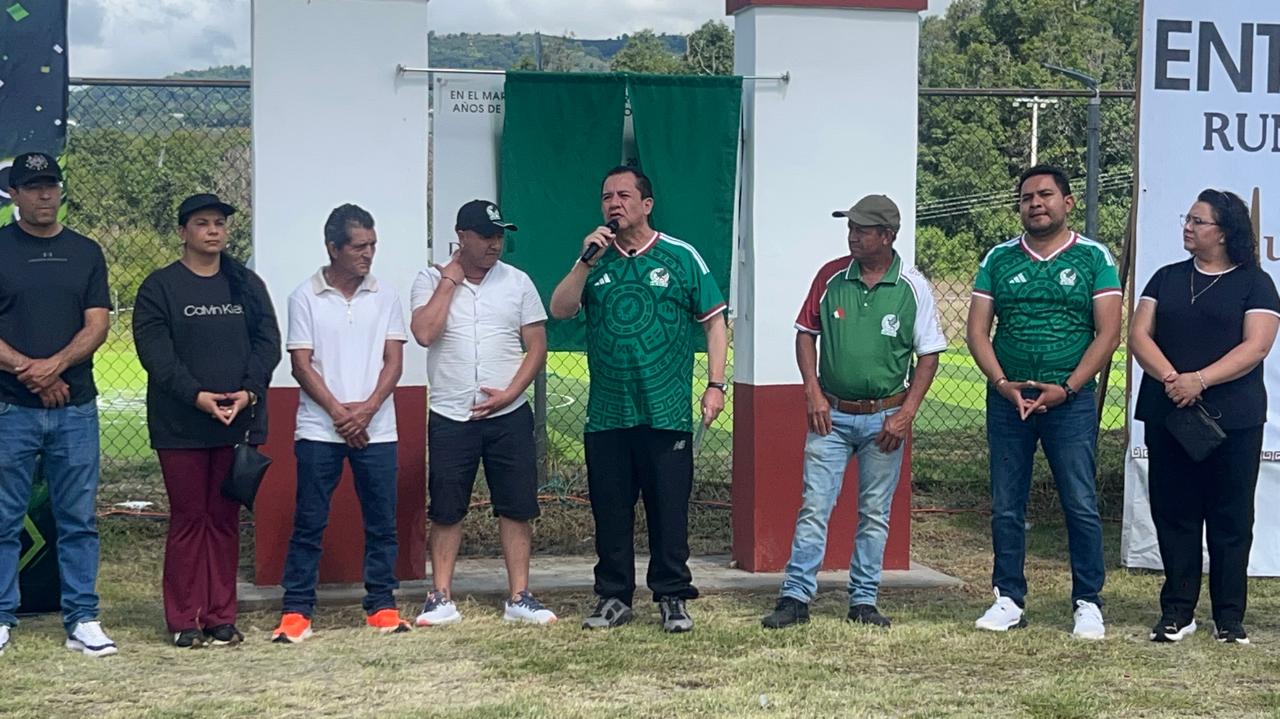 Inauguran cancha rehabilitada en Coatepec Harinas