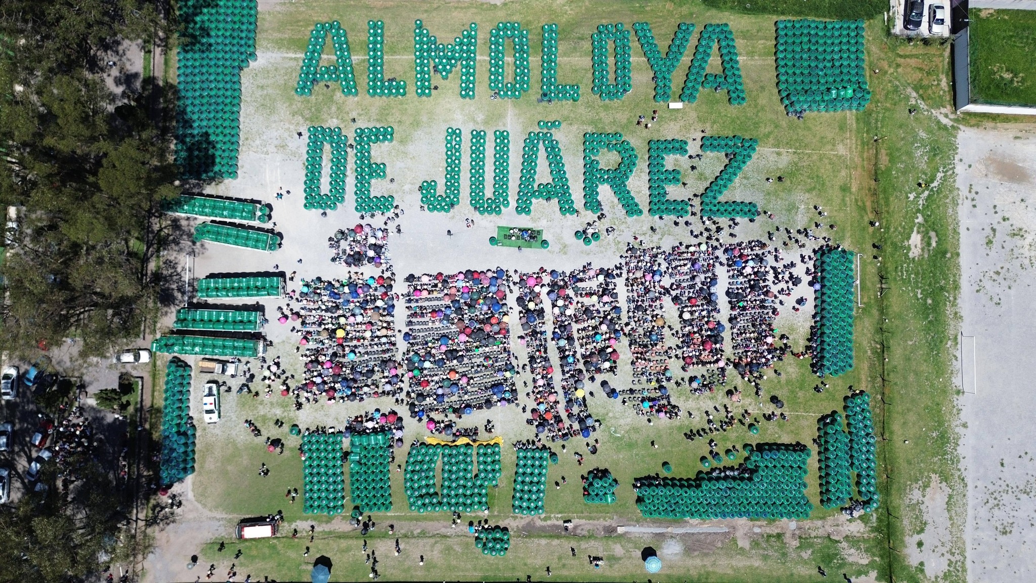 Entregan más de 2 mil tinacos a familias de Almoloya de Juárez